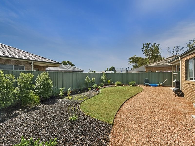 24 Caulfield Drive, Ascot VIC 3551