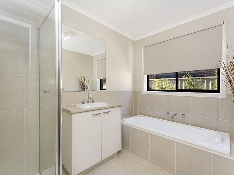 25 Arinya Close, Ascot VIC 3551