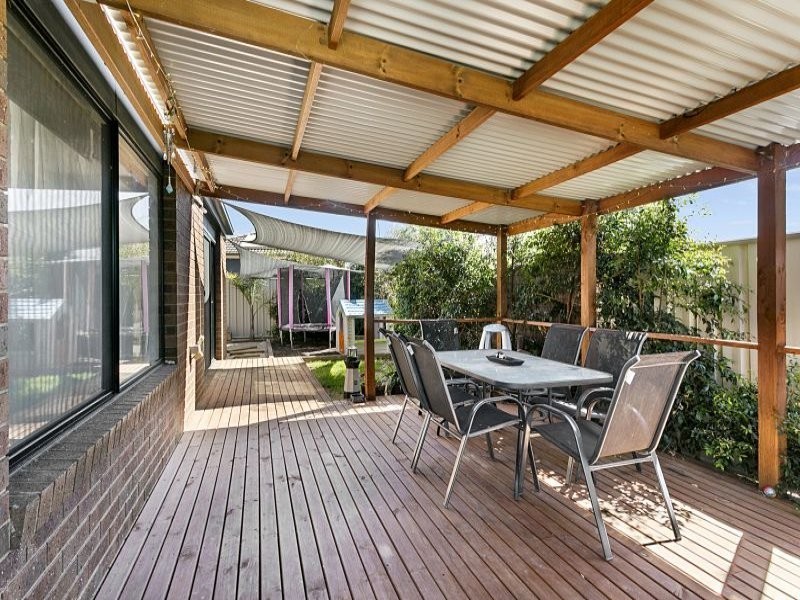25 Arinya Close, Ascot VIC 3551