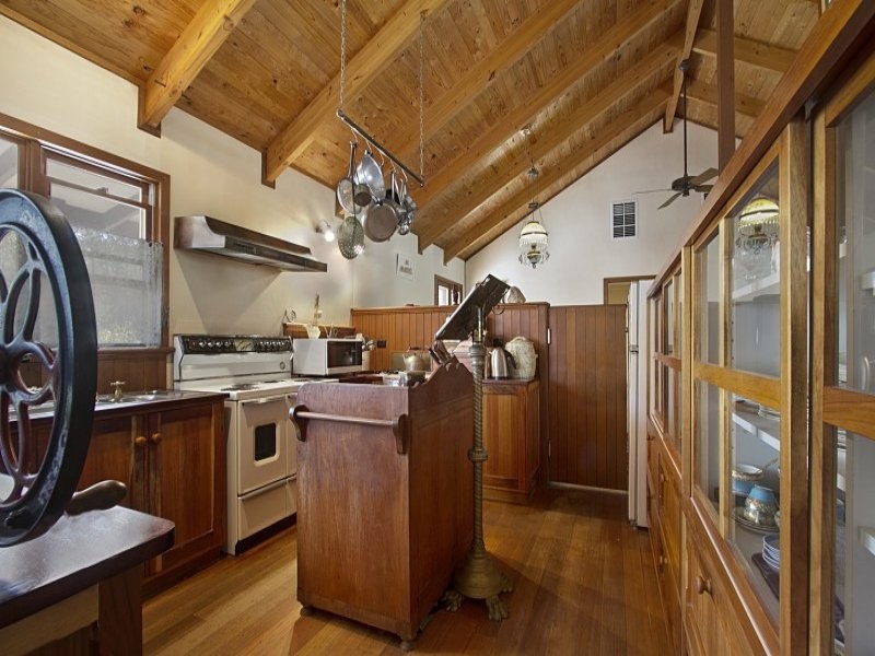 11 Fairway Drive, Ascot VIC 3551