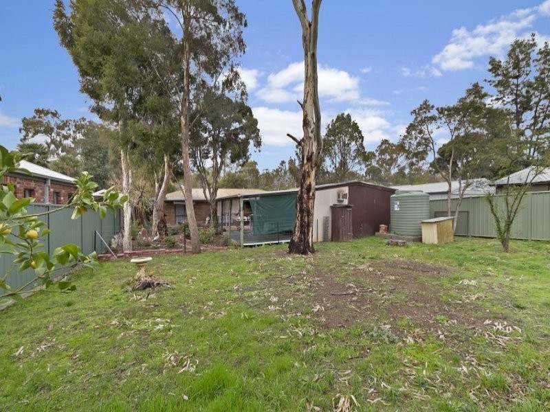 110 Crusoe Road, Kangaroo Flat VIC 3555