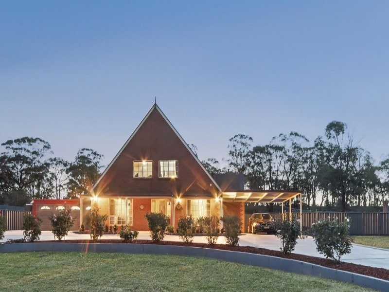 10 Michelle Drive, Maiden Gully VIC 3551