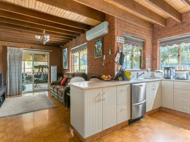 10 Michelle Drive, Maiden Gully VIC 3551