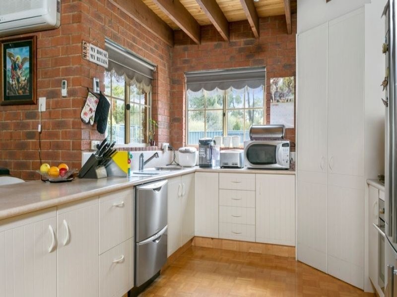 10 Michelle Drive, Maiden Gully VIC 3551