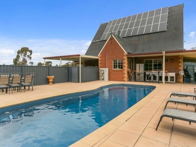 10 Michelle Drive, Maiden Gully VIC 3551