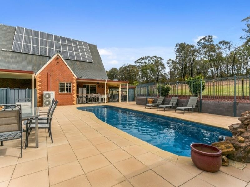 10 Michelle Drive, Maiden Gully VIC 3551