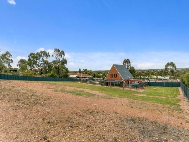 10 Michelle Drive, Maiden Gully VIC 3551