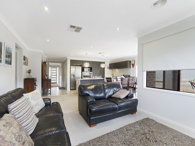 18 Freeman Drive, Kangaroo Flat VIC 3555