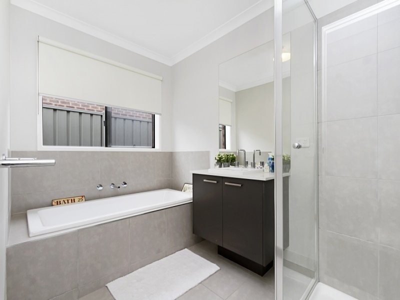 18 Freeman Drive, Kangaroo Flat VIC 3555
