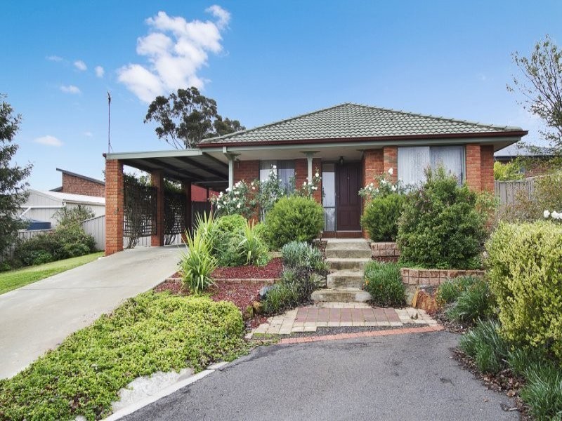 4 Liepoldt Rise, Golden Square VIC 3555