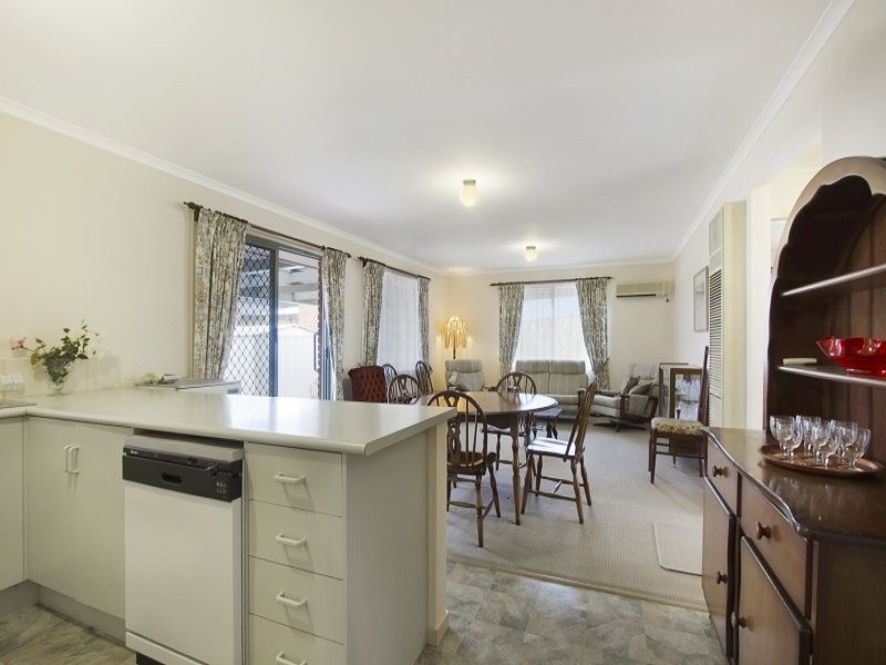 4 Liepoldt Rise, Golden Square VIC 3555