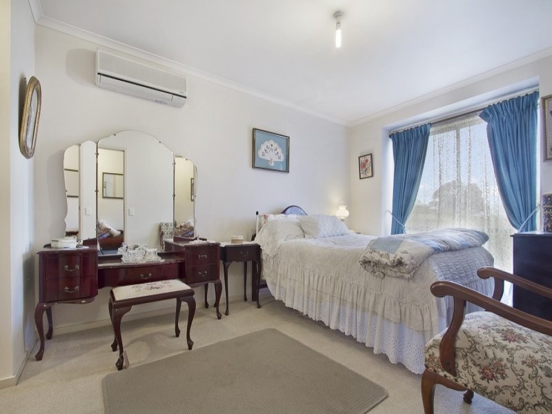 4 Liepoldt Rise, Golden Square VIC 3555