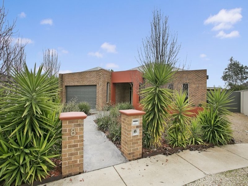 8 Alkoomi Court, Epsom VIC 3551