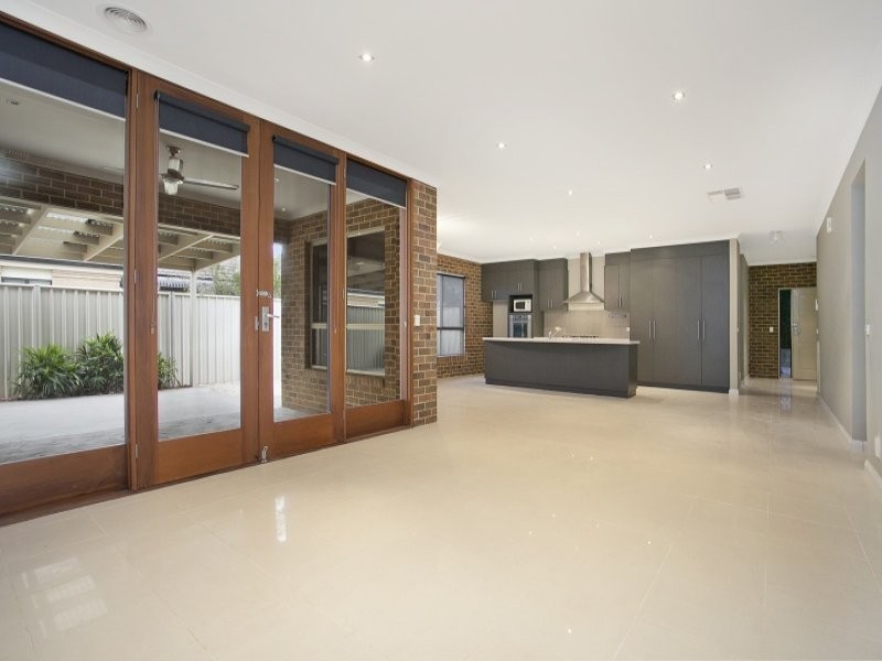 8 Alkoomi Court, Epsom VIC 3551
