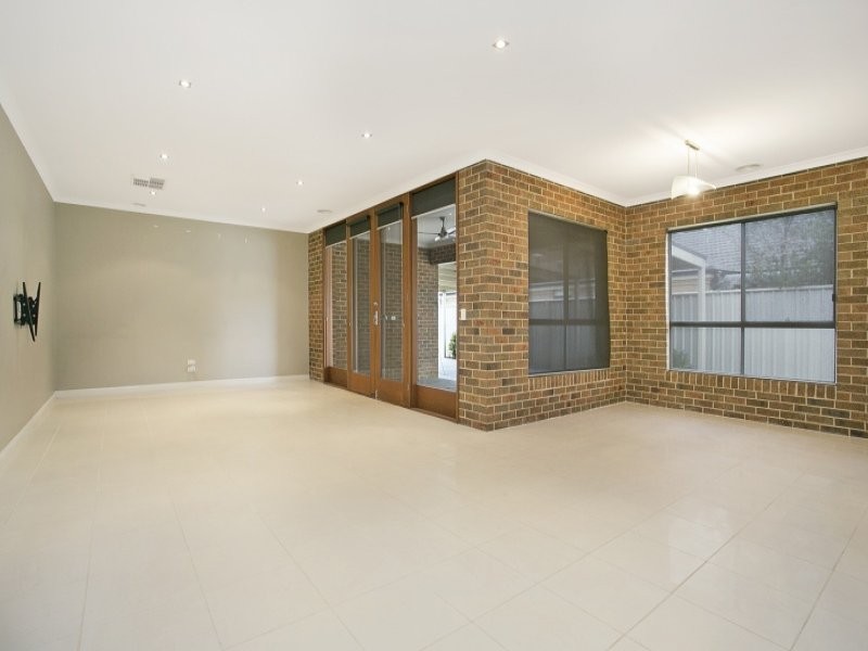 8 Alkoomi Court, Epsom VIC 3551
