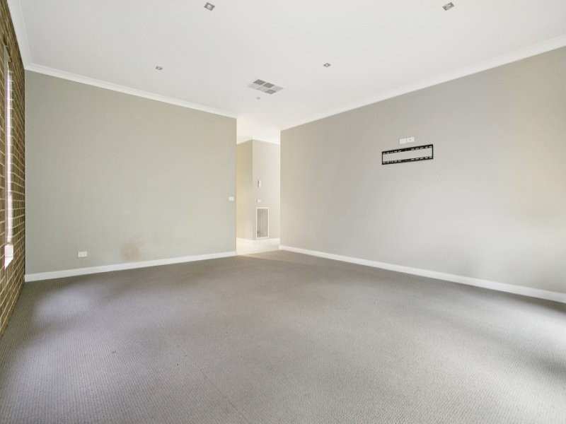 8 Alkoomi Court, Epsom VIC 3551