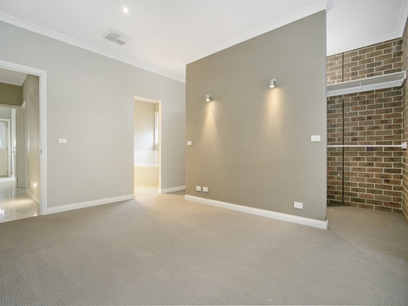 8 Alkoomi Court, Epsom VIC 3551