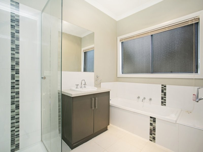 8 Alkoomi Court, Epsom VIC 3551