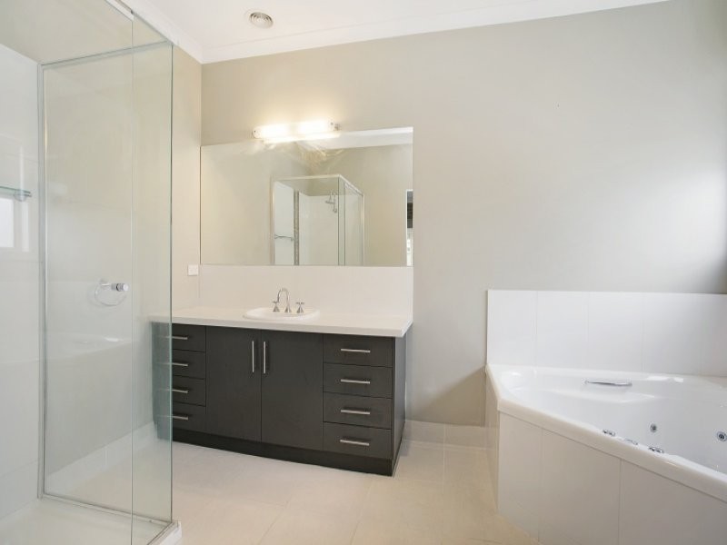8 Alkoomi Court, Epsom VIC 3551