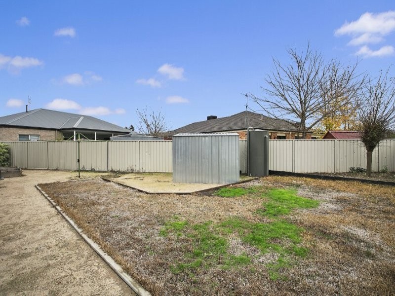 8 Alkoomi Court, Epsom VIC 3551