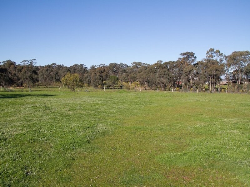 69 Knotts Lane, Junortoun VIC 3551