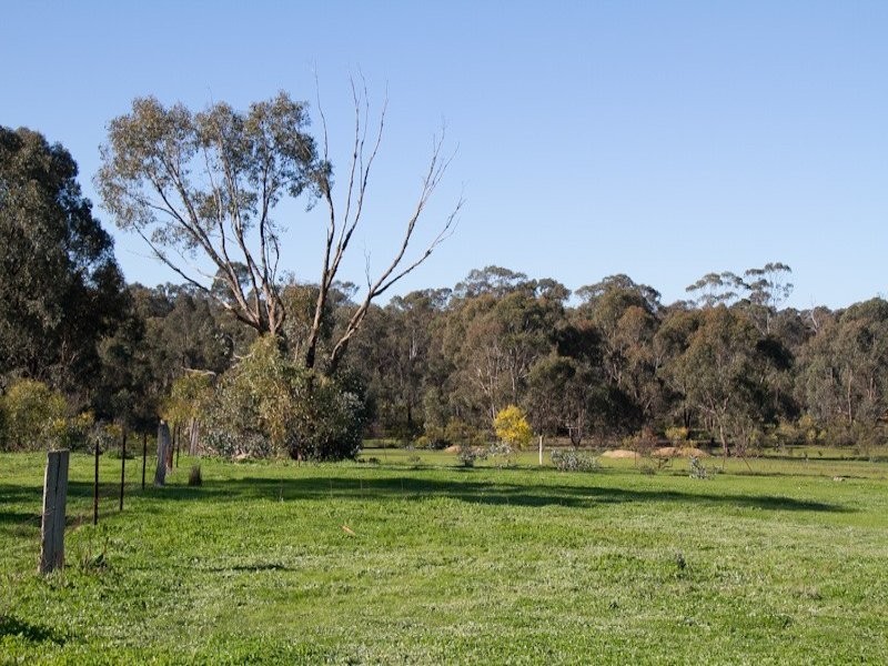 69 Knotts Lane, Junortoun VIC 3551