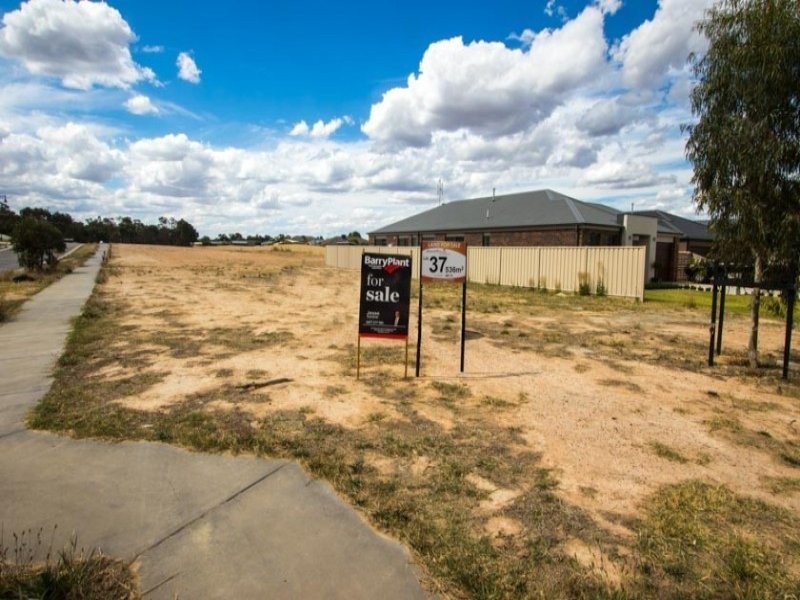 Camden Way, Strathfieldsaye VIC 3551