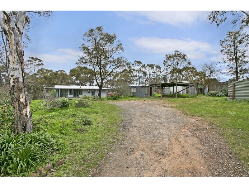69 Knotts Ln, Junortoun VIC 3551