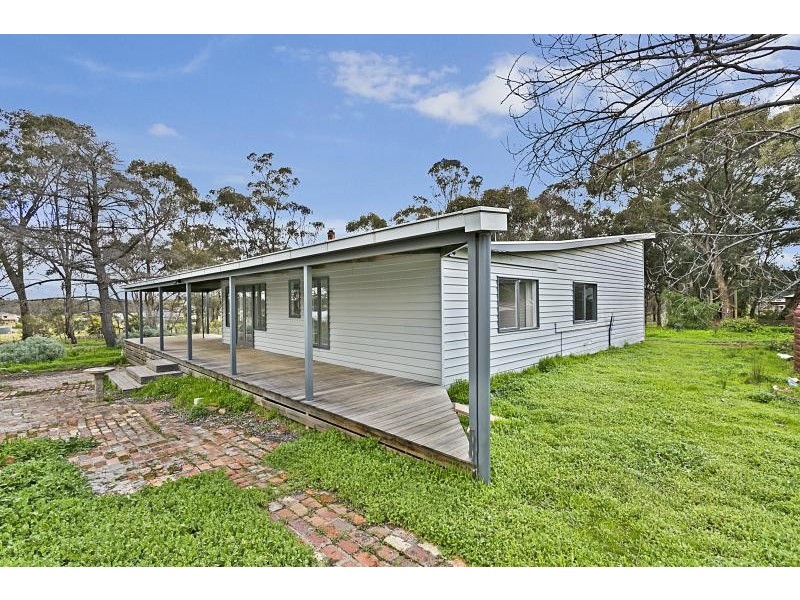 69 Knotts Ln, Junortoun VIC 3551