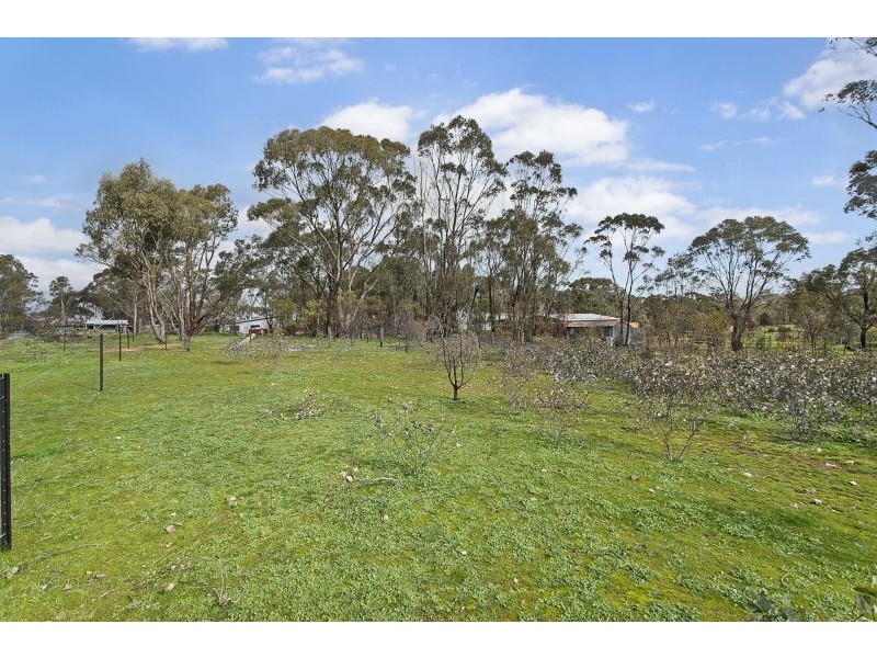 69 Knotts Ln, Junortoun VIC 3551