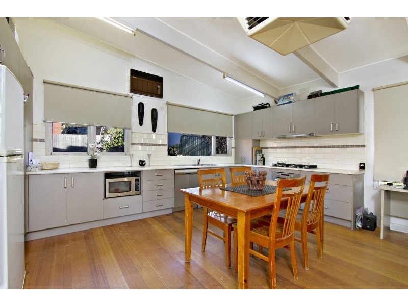 20 Leigh Avenue, Kennington VIC 3550