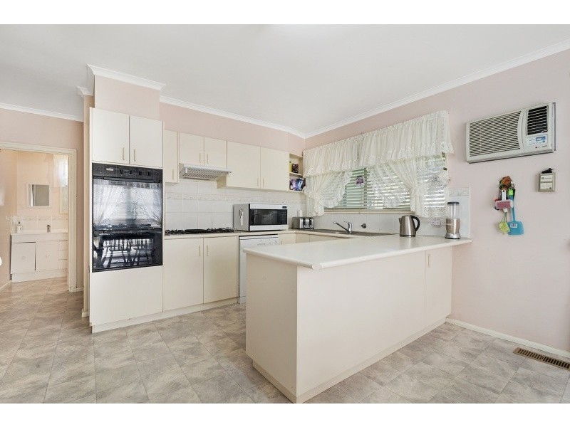 23 Jobs Gully Road, Eaglehawk VIC 3556