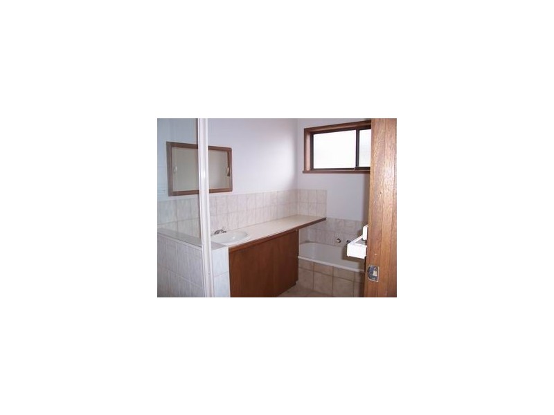 1/8 Ningana Drive, Strathdale VIC 3550