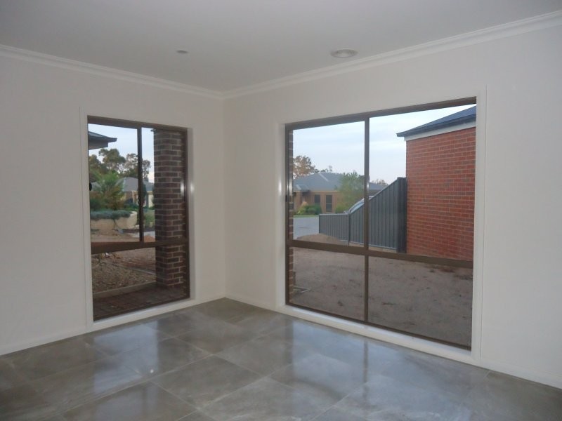 8 Kildonnan Place, Strathdale VIC 3550