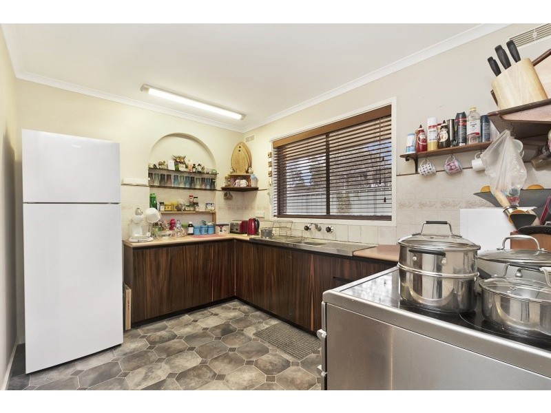 110 Crusoe Road, Kangaroo Flat VIC 3555