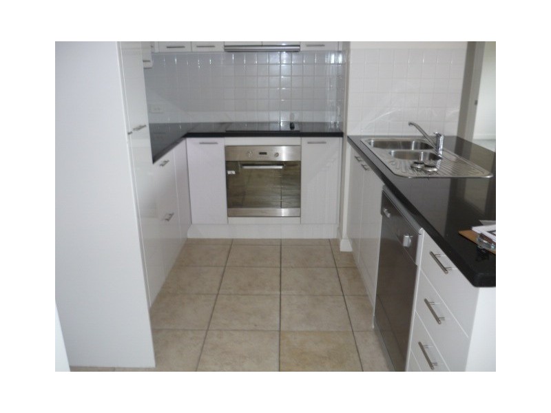 101 Railway Avenue, Railway Estate QLD 4810