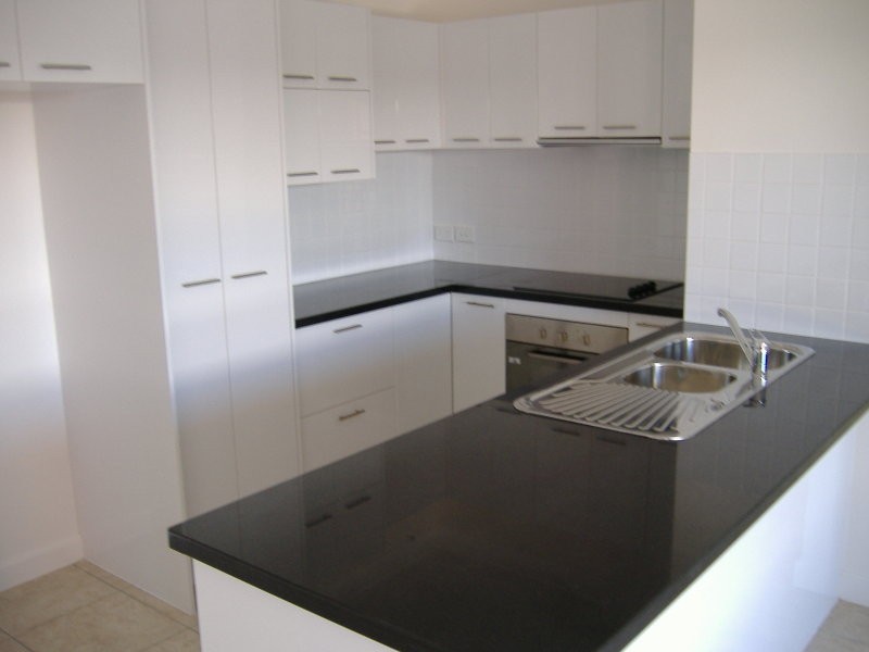 101 Railway Avenue, Railway Estate QLD 4810