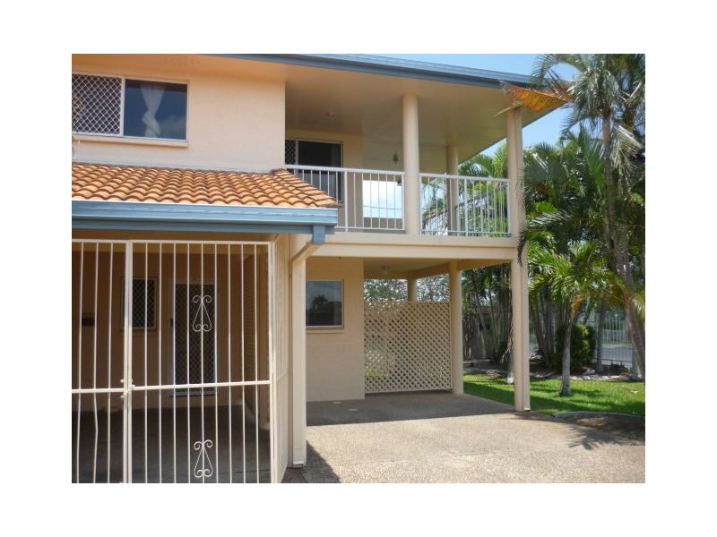 1/10 Vivian Street, Pimlico QLD 4812