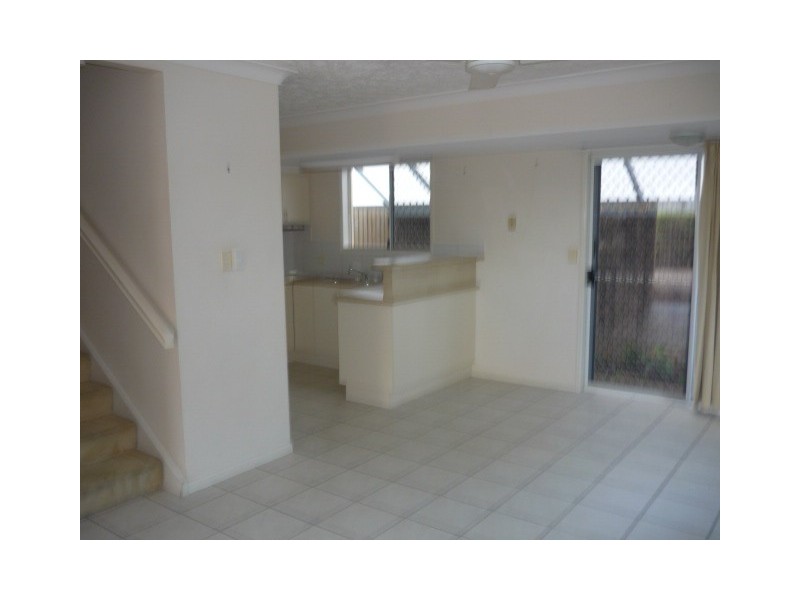 1/10 Vivian Street, Pimlico QLD 4812