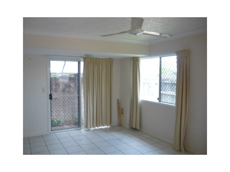 1/10 Vivian Street, Pimlico QLD 4812