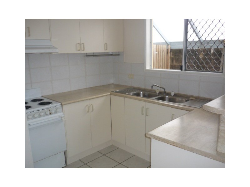 1/10 Vivian Street, Pimlico QLD 4812