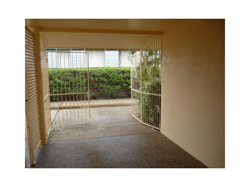 1/10 Vivian Street, Pimlico QLD 4812