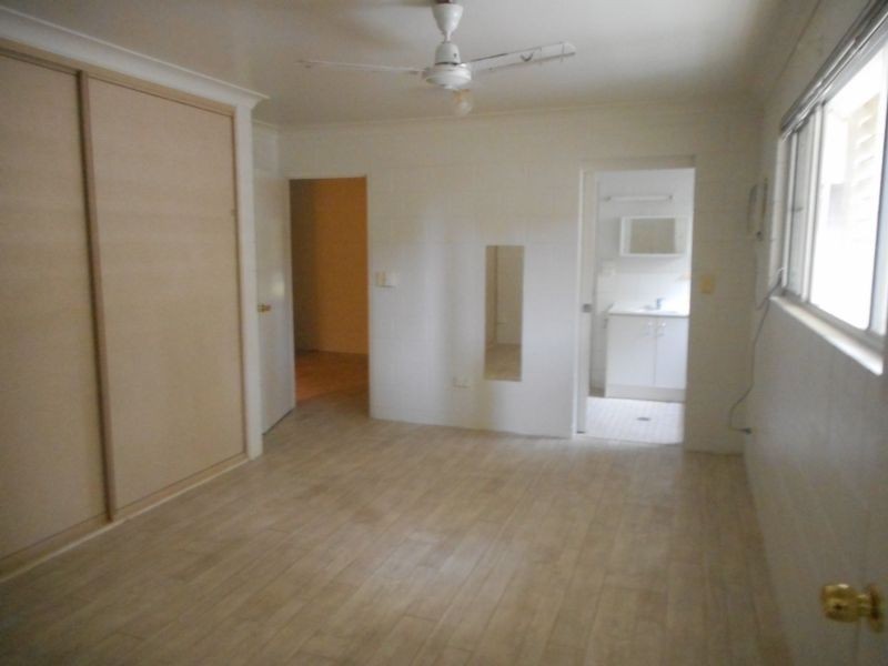 28 Tenth Avenue, Railway Estate QLD 4810