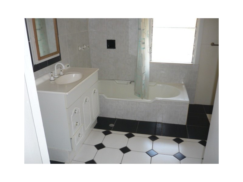 32 Tenth Avenue, Railway Estate QLD 4810