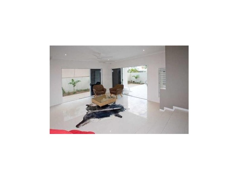 2/35 McKinley Street, North Ward QLD 4810