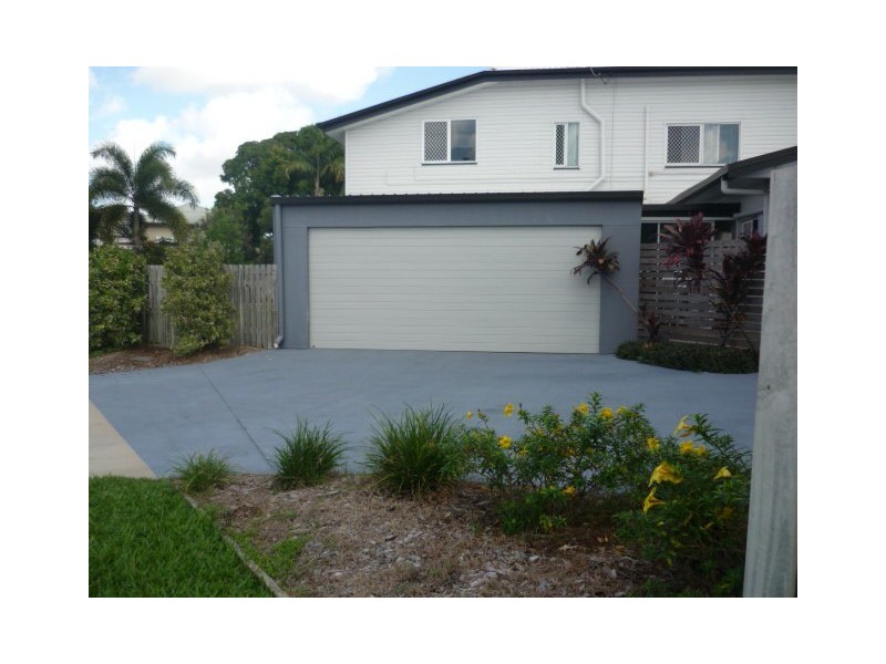 2/133 Howlett Street, Currajong QLD 4812