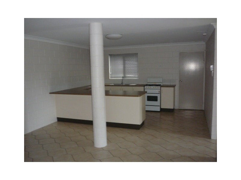 2/133 Howlett Street, Currajong QLD 4812