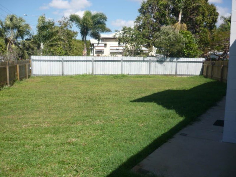 2/133 Howlett Street, Currajong QLD 4812