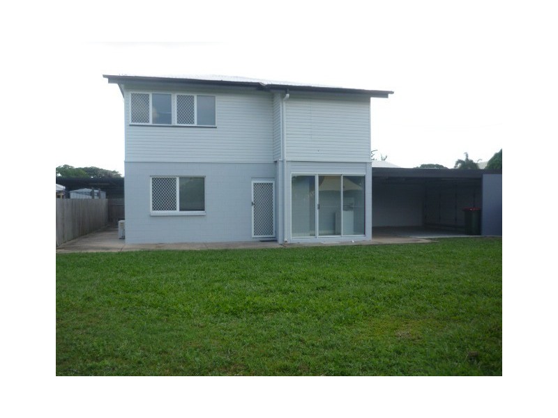 2/133 Howlett Street, Currajong QLD 4812