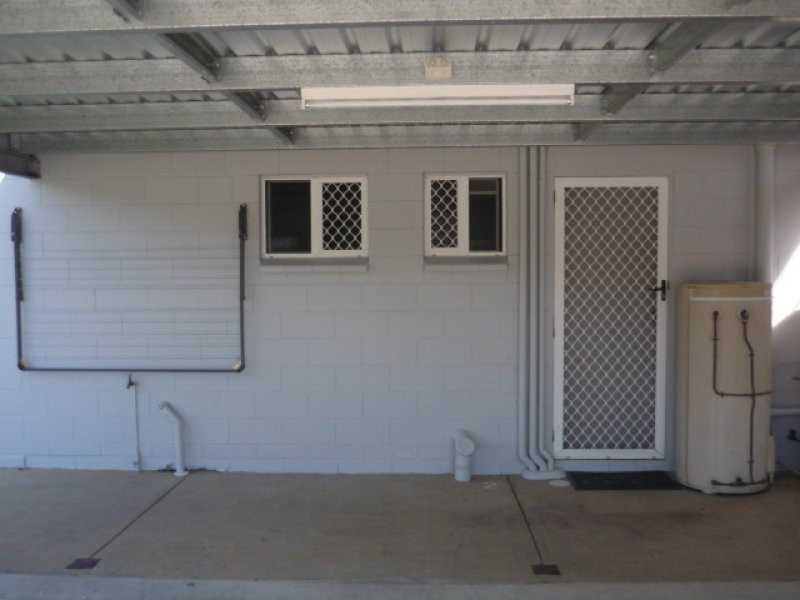 2/133 Howlett Street, Currajong QLD 4812